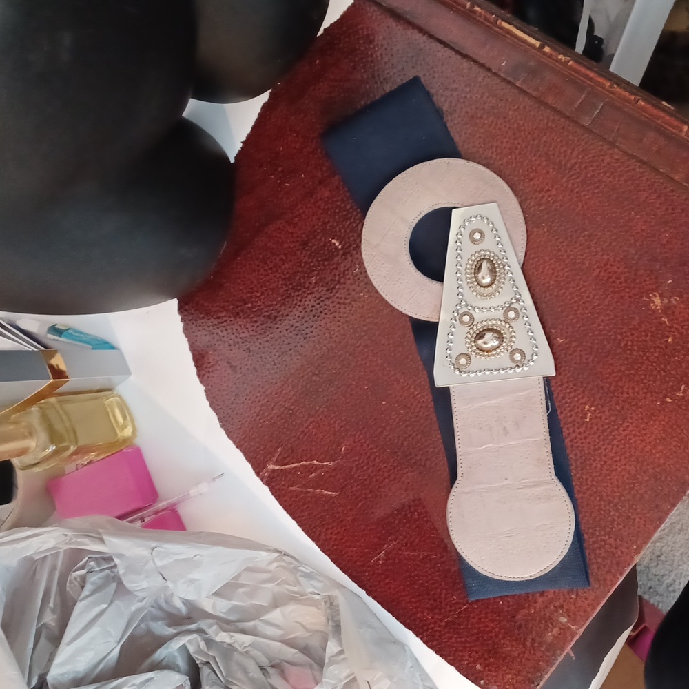 Cache stretch belt! Navy blue with silver hardware! Sz.S/M
